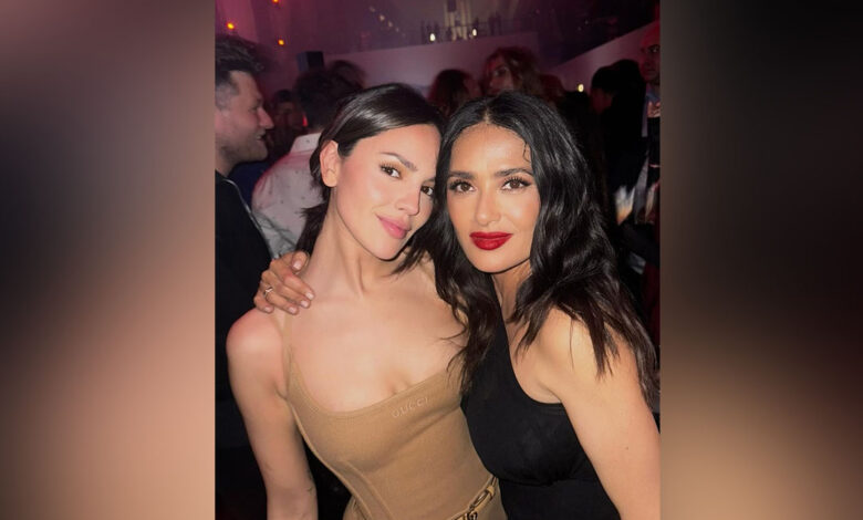 Salma Hayek y Eiza González acaban con rumores de enemistad en desfile de GUCCI