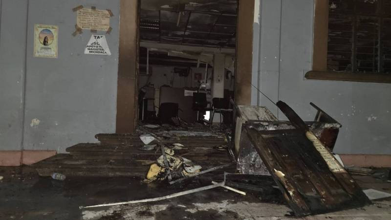 «El corazón de Apatzingán se tambalea: Palacio Municipal víctima de devastadores daños y ahora permanece suspendido entre la ruina y el futuro»